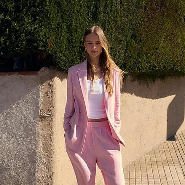 Las novedades de la semana de Pull & Bear: americanas de colores, vestidos de encaje y pantalón que hacen tipazo