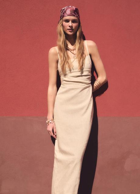 Imagen - Vestido midi de Stradivarius (25,99 euros)