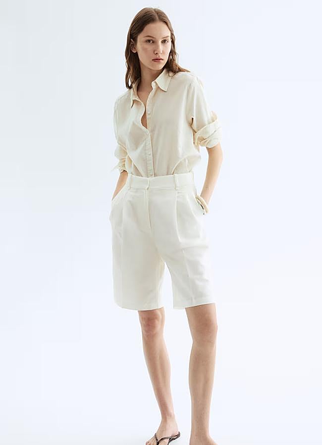 Imagen - Bermudas blancas fluidas de H&M.