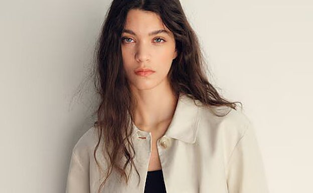 Lo nuevo de Mango apuesta por el marrón, el negro y el blanco en vestidos, pantalones cómodos y tops de crochet para verano