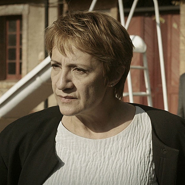 Blanca Portillo da vida a la jueza Alicia Castro en Sé quién eres. 