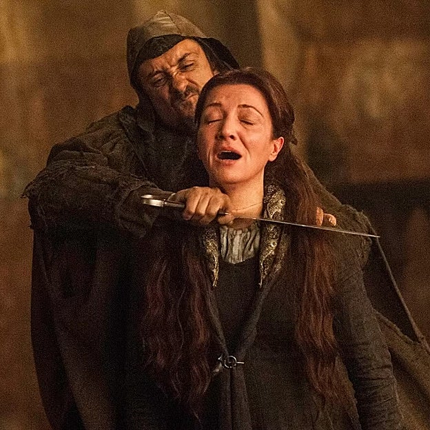 Catelyn llorando la muerte de su hijo en la terrible Boda Roja.