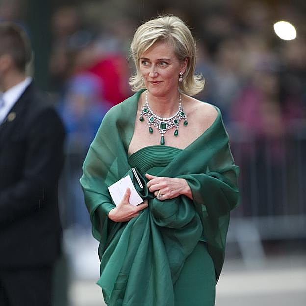 La princesa Astrid de Bélgica con el collar de esmeraldas de Saboya-Aosta. 