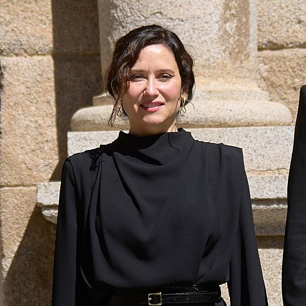 Isabel Díaz Ayuso, de negro, en los Premios Cervantes: estrena un look que parece un vestido pero es un dos piezas