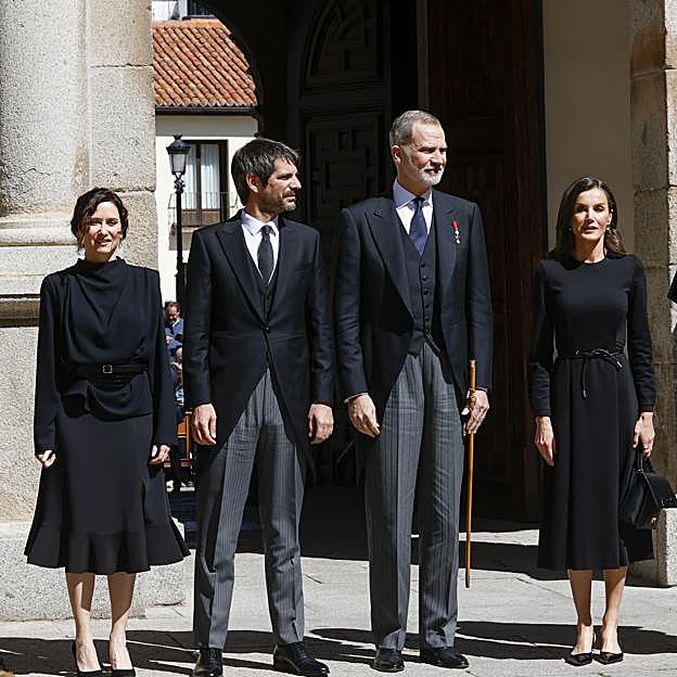 Isabel Díaz Ayuso, Ernest Urtasun y los reyes de España en la entrega de los Premios Cervantes.
