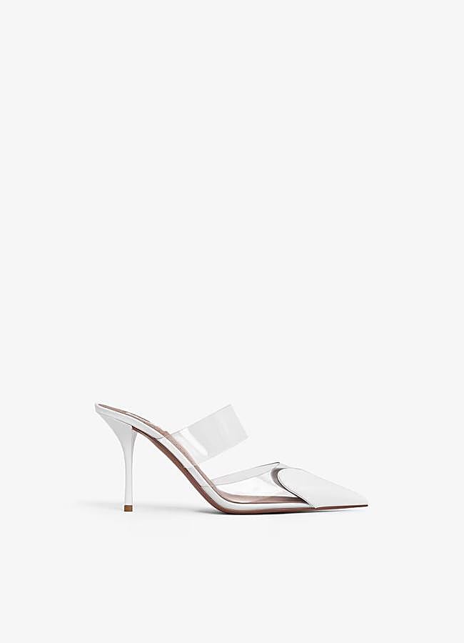 Imagen - Mules de charol acabado en punta de Alaïa, 1.090 euros.