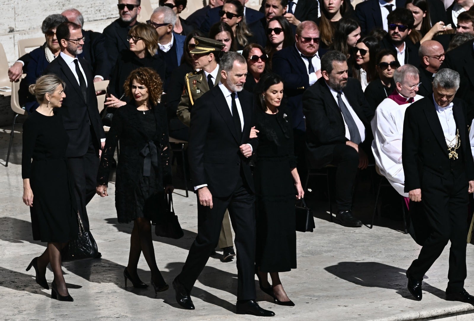 Imagen - El rey Felipe y la reina Letizia en su llegada al funeral. / GETTY