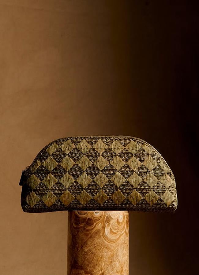 Imagen - Bolso de mano de rafia de Sézane, 180 euros. 