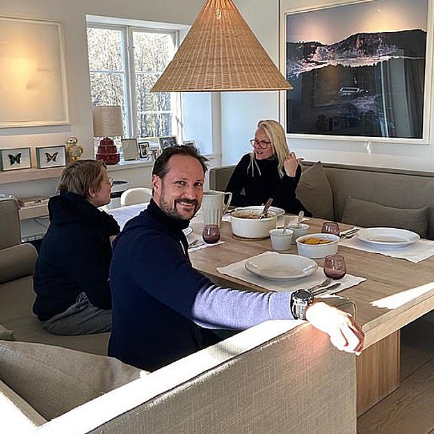 Haakon y Mette-Marit en su residencia de Skaugum. 