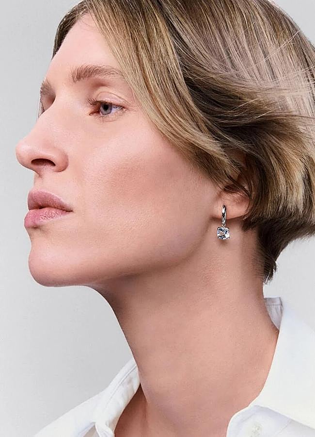 Imagen - Pendientes colgantes con topacio de Joyería Suárez. (270 euros).