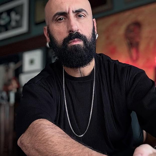 Filippo Sorcinelli, el sastre que vistió al papa Francisco hasta el final, ante el Cónclave: católico practicante, abiertamente homosexual y perfumista