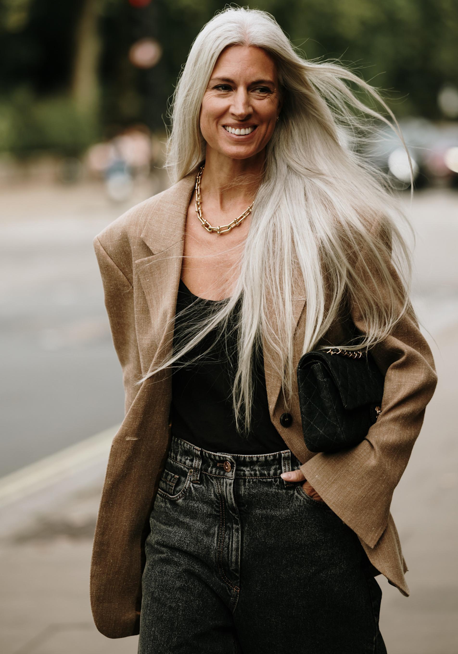 Mujer con piel madura