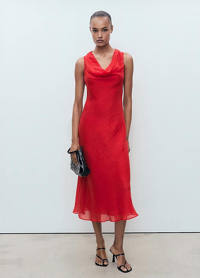 Imagen - Vestido fluido en color rojo de Mango.