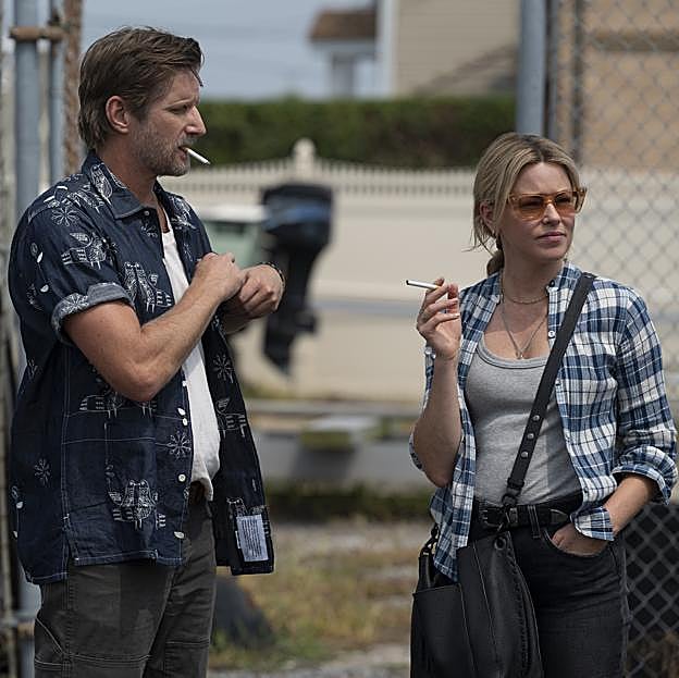 Paul Sparks y Elizabeth Banks en una imagen de la producción The better sister.