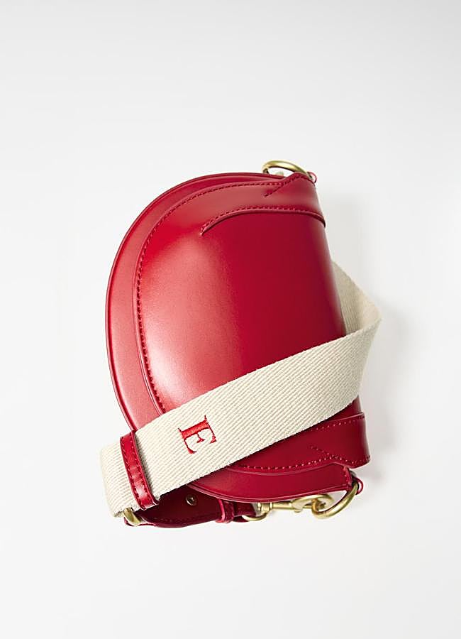 Imagen - Bandolera pespunte contraste de Zara (25,95€)