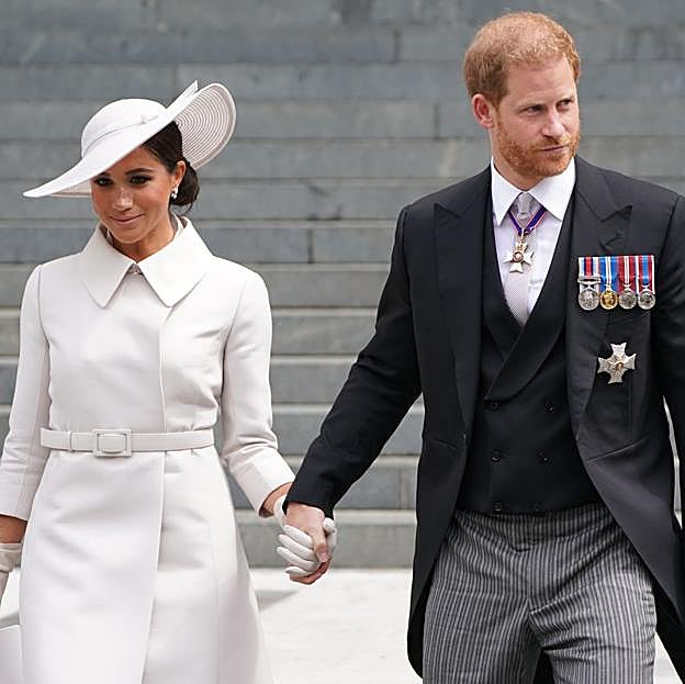 Meghan y Harry, pillados traicionando a Carlos III, tienen que pedir perdón por usar el tratamiento de Alteza Real sin permiso