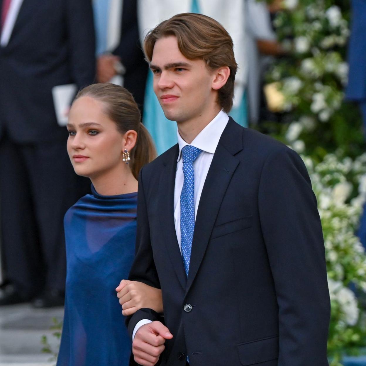 Miguel Urdangarin con su hermana Irene, el pasado septiembre en la boda de Teodora de Grecia en Atenas. 