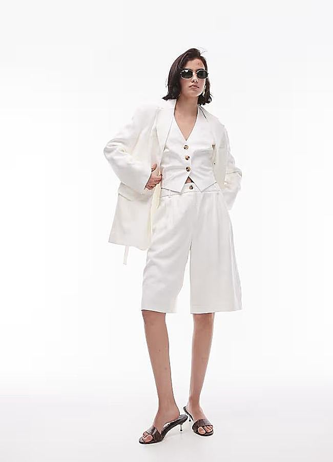 Imagen - Traje con bermudas color blanco