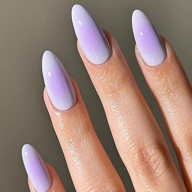 Uñas lavanda estilo aura
