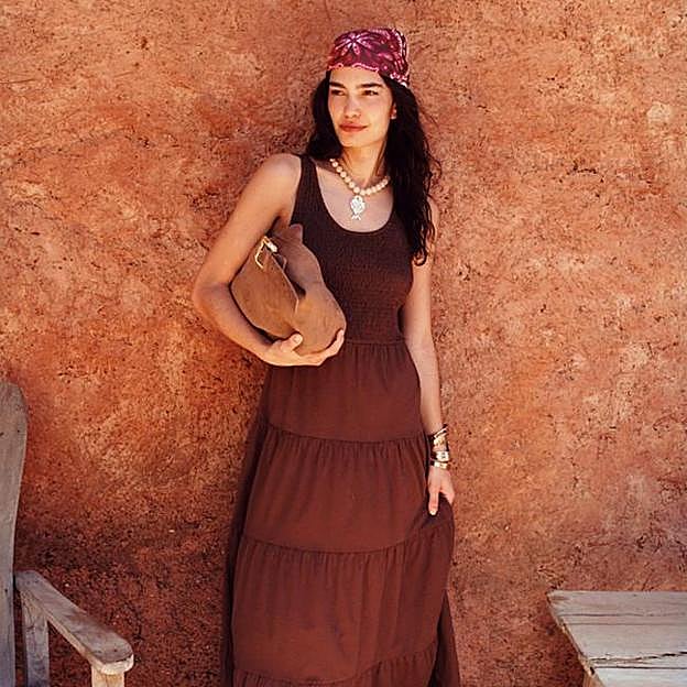 Las novedades de Stradivarius de la semana: chaquetas de entretiempo, vestidos de primavera y bolsos de ante