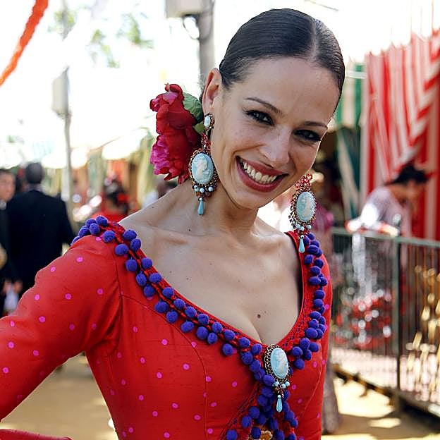 Eva González, espectacular, es una habitual de la Feria de Abril. 