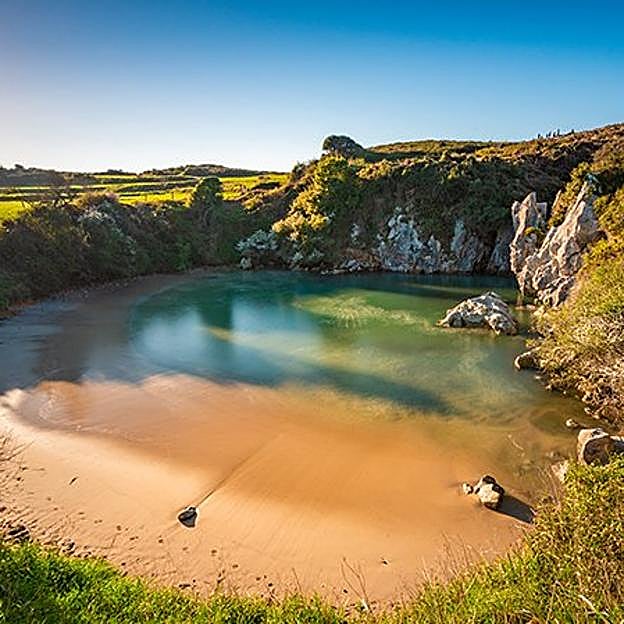 Playa de Gulpiyuri, Llanes. 