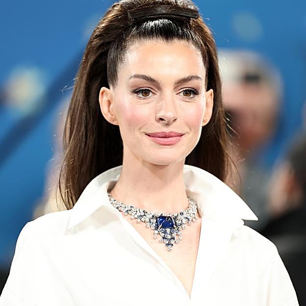 Detalles del look de Anne Hathaway en la Gala MET 2025