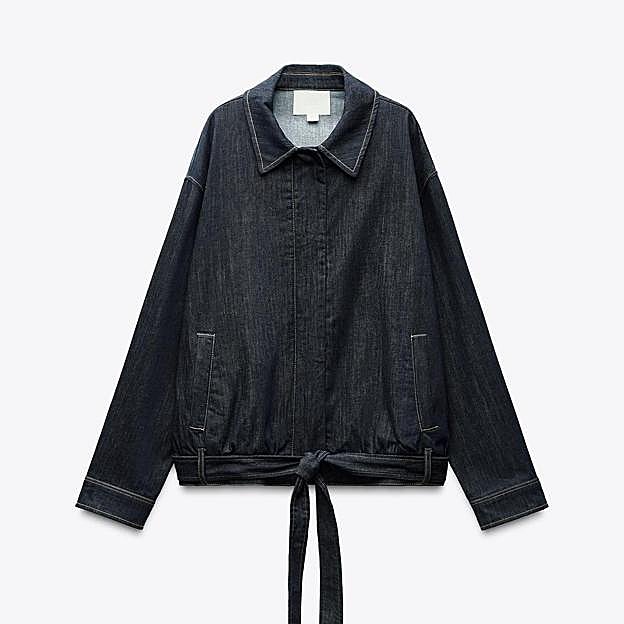 Cazadora denim TRF con cinturón (39,95€)