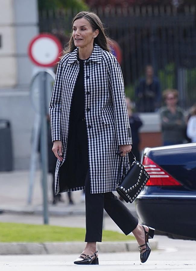 Imagen - La reina Letizia ha repetido un bolso de Uterqüe. / LIMITED PICTURES