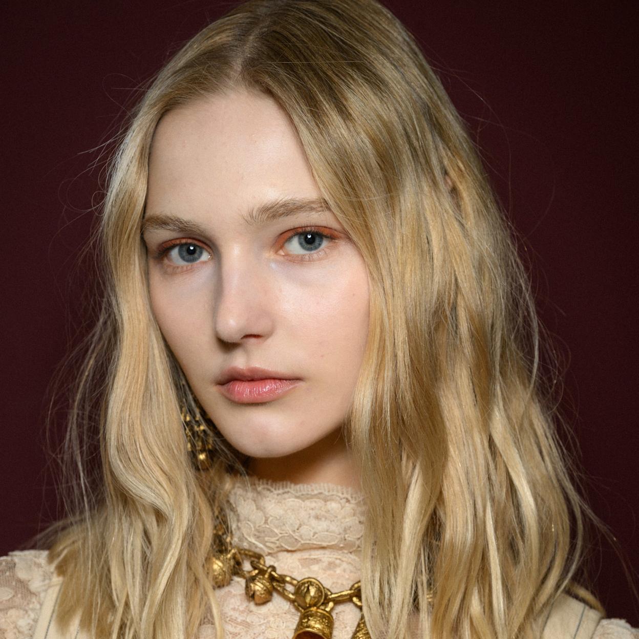 Estas son las mascarillas que los expertos recomiendan para un cabello como recién salido de la peluquería.