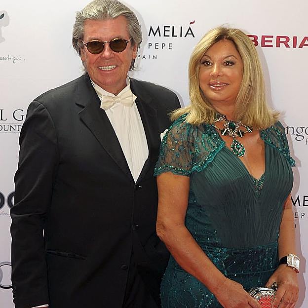 Olivia Valère, con su marido y ahora viudo, Philiippe. 