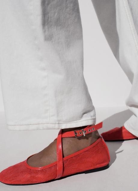 Imagen - Bailarinas de color rojo de Zara (25,95 euros)