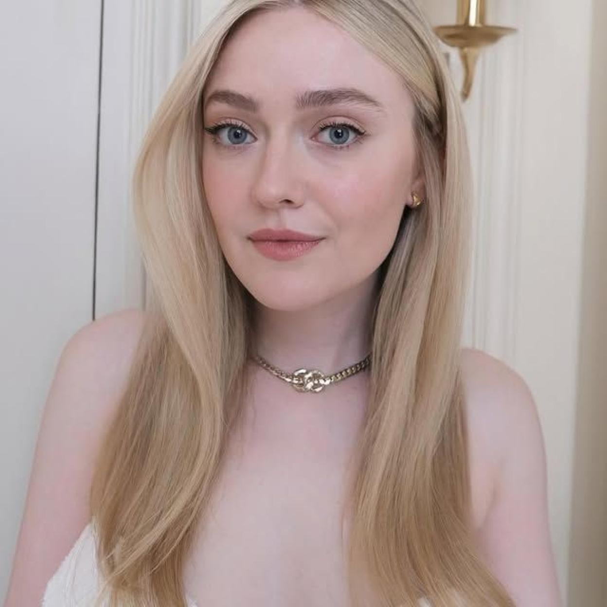 Dakota Fanning con piel clara sensible