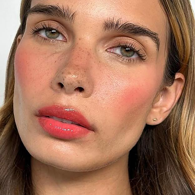 Glosses de labios que llevarás todo el verano para presumir del clean look más natural