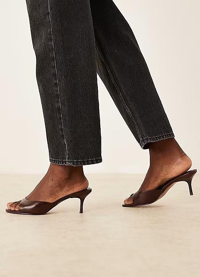 Imagen - Mules peep toe con tacón bajo