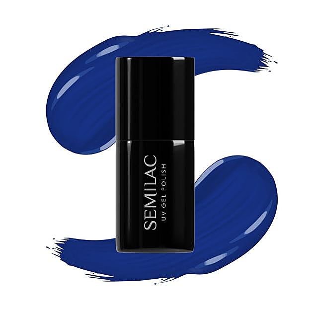 Esmalte de uñas en azul de Semilac.