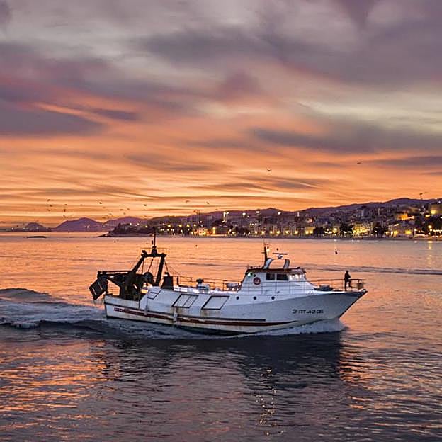 Atardecer en la playa de Villajoyosa, Alicante. 