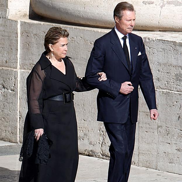 La Gran Duquesa María Teresa de Luxemburgo en el funeral del Papa Francisco