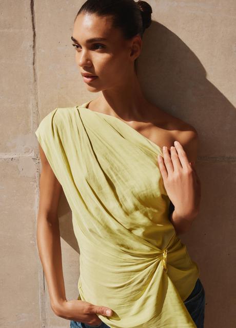 Imagen - Top asimétrico de Zara (25,99 euros)