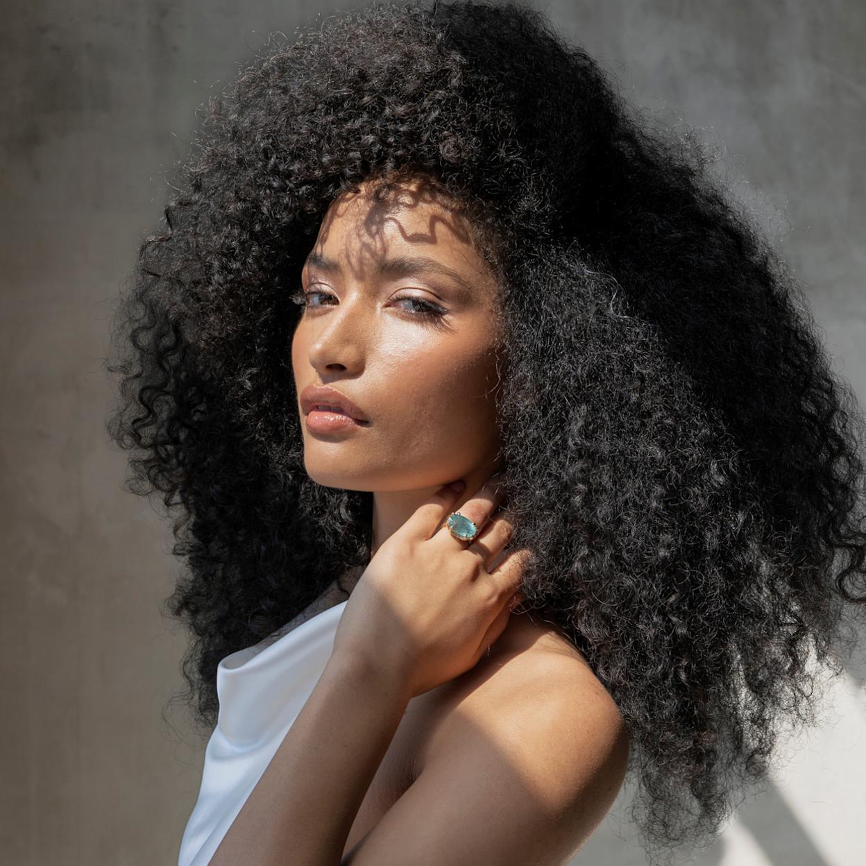 Cómo evitar el encrespamiento en verano si tienes el pelo muy rizado con el método curly