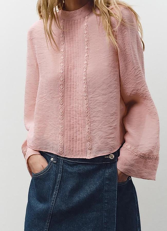 Imagen - Blusa romántica fluida en rosa pastel