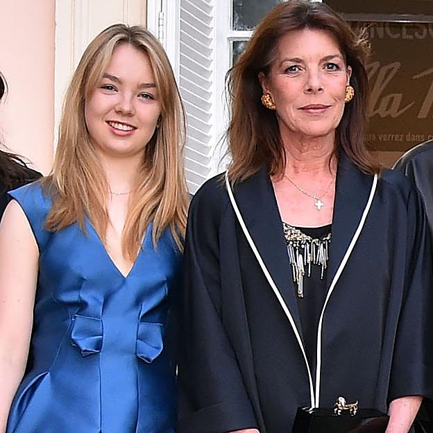 La indiferencia de Carolina de Mónaco y su hija Alexandra ante los graves problemas de salud de Ernesto de Hannover