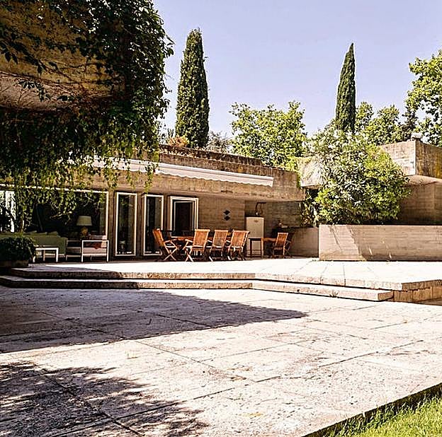 La fascinante historia de la Casa Carvajal, icono del brutalismo en Madrid y escenario de la portada de junio de Mujerhoy