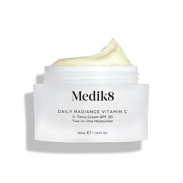 Medik8 Daily Radiance Vitamin C™. Con un 7 % de vitamina C y SPF 30.
