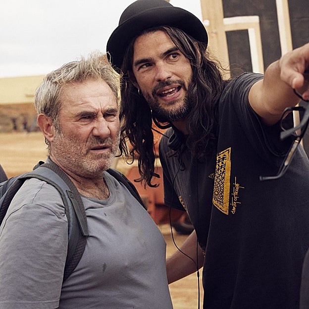 Óliver Laxe y Sergi López durante el rodaje de Sirat. 