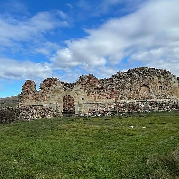 Ruinas de la ermita de la Virgen de la Carrasca, Rillo de Gallo