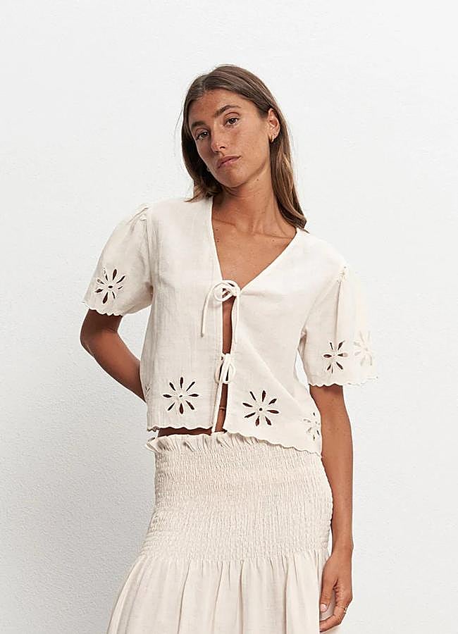 Imagen - Blusa blanca con lazada de Par & Escala.