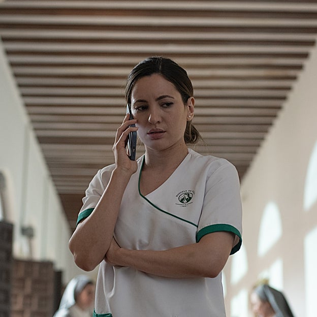 Ivana Baquero como Maje en La viuda negra. 