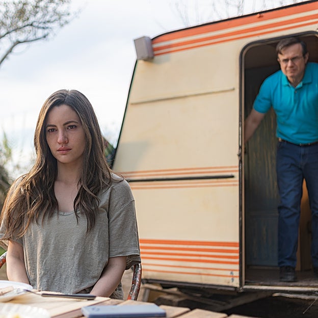 Ivana Baquero y Tristán Ulloa en La viuda negra. 