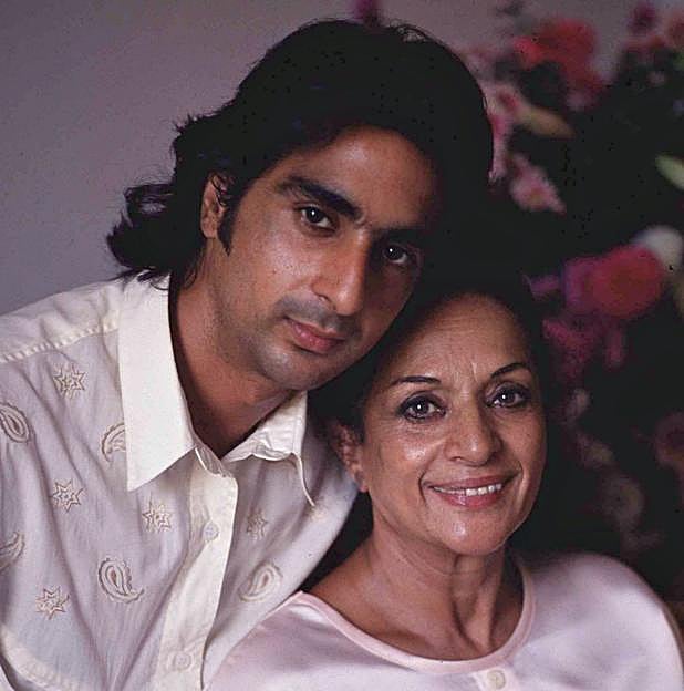 Antonio Flores, con su madre, Lola, a quien adoraba. 